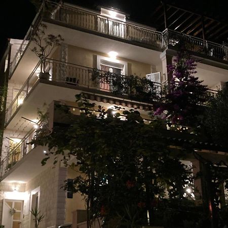 Guest House Adria Dugi Rat Exterior foto