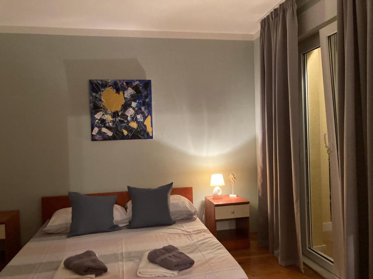 Guest House Adria Dugi Rat Exterior foto