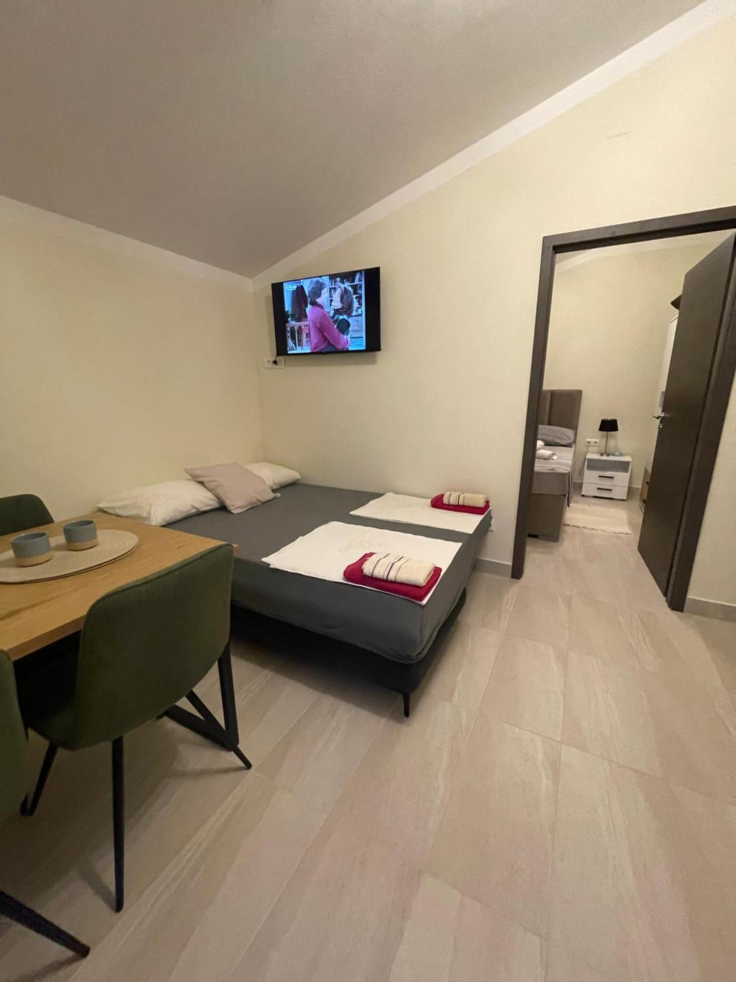 Guest House Adria Dugi Rat Exterior foto