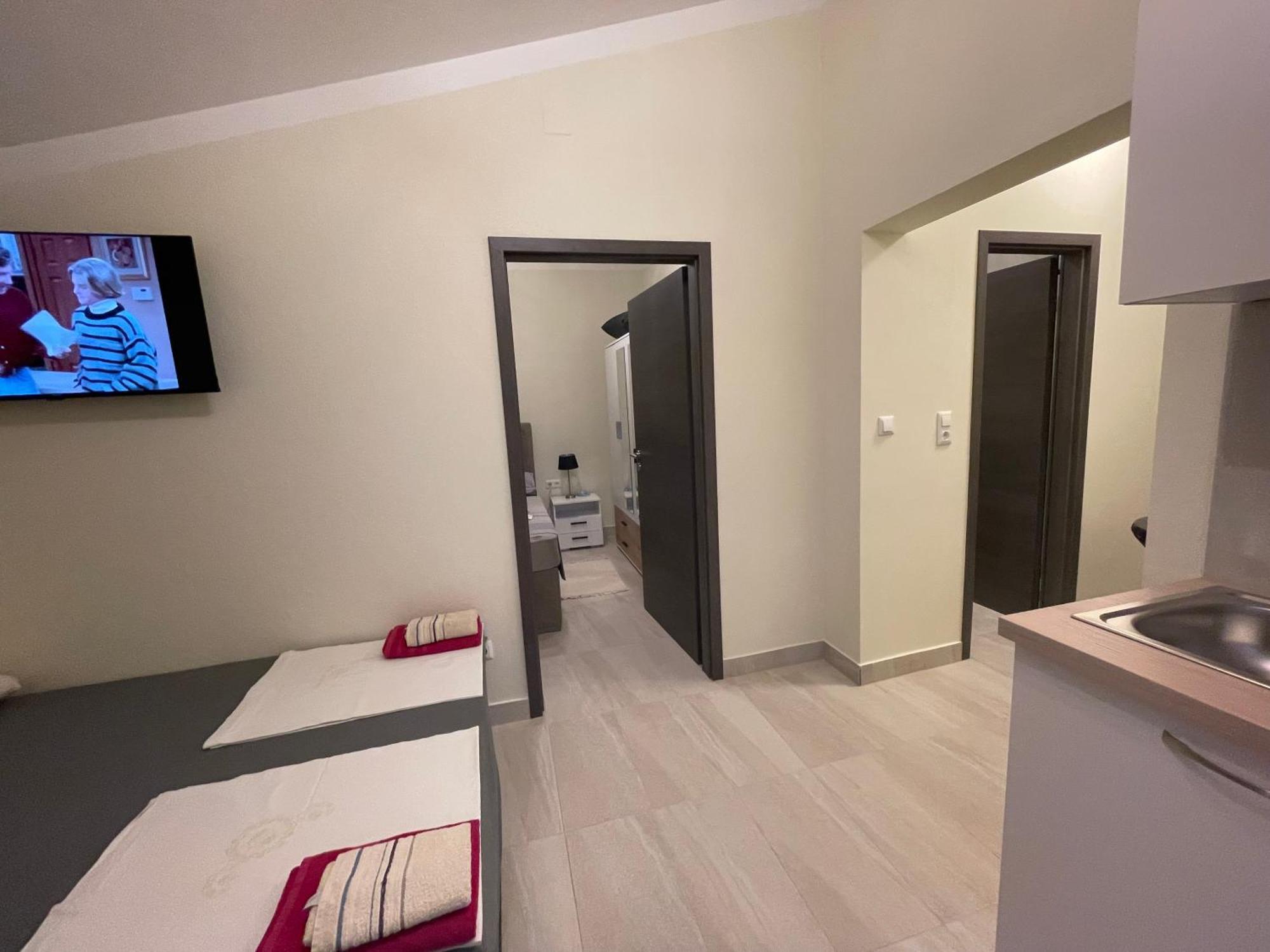 Guest House Adria Dugi Rat Exterior foto